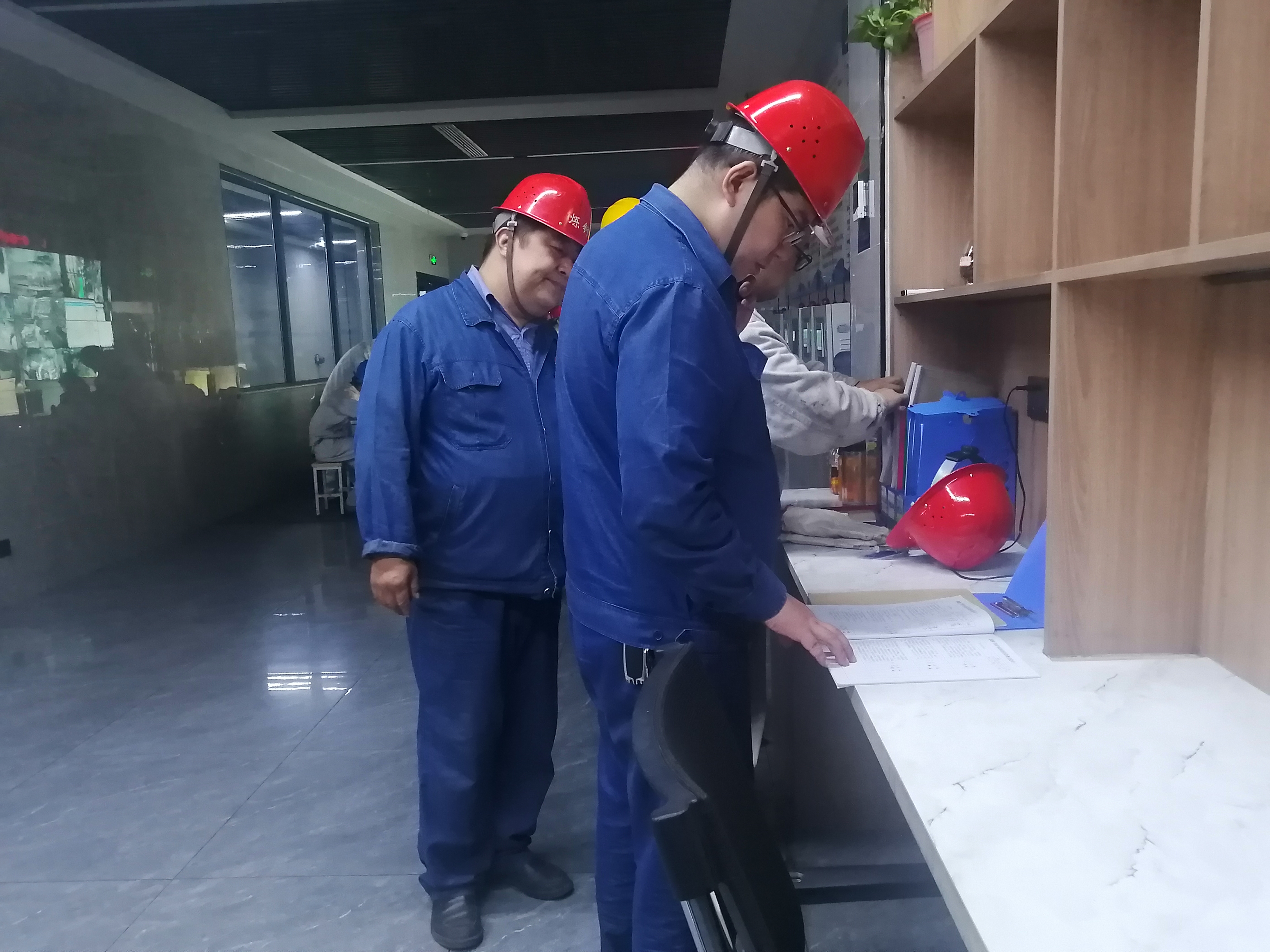 “三措并舉”擰緊安全“螺絲帽” “三措并舉”擰緊安全“螺絲帽”