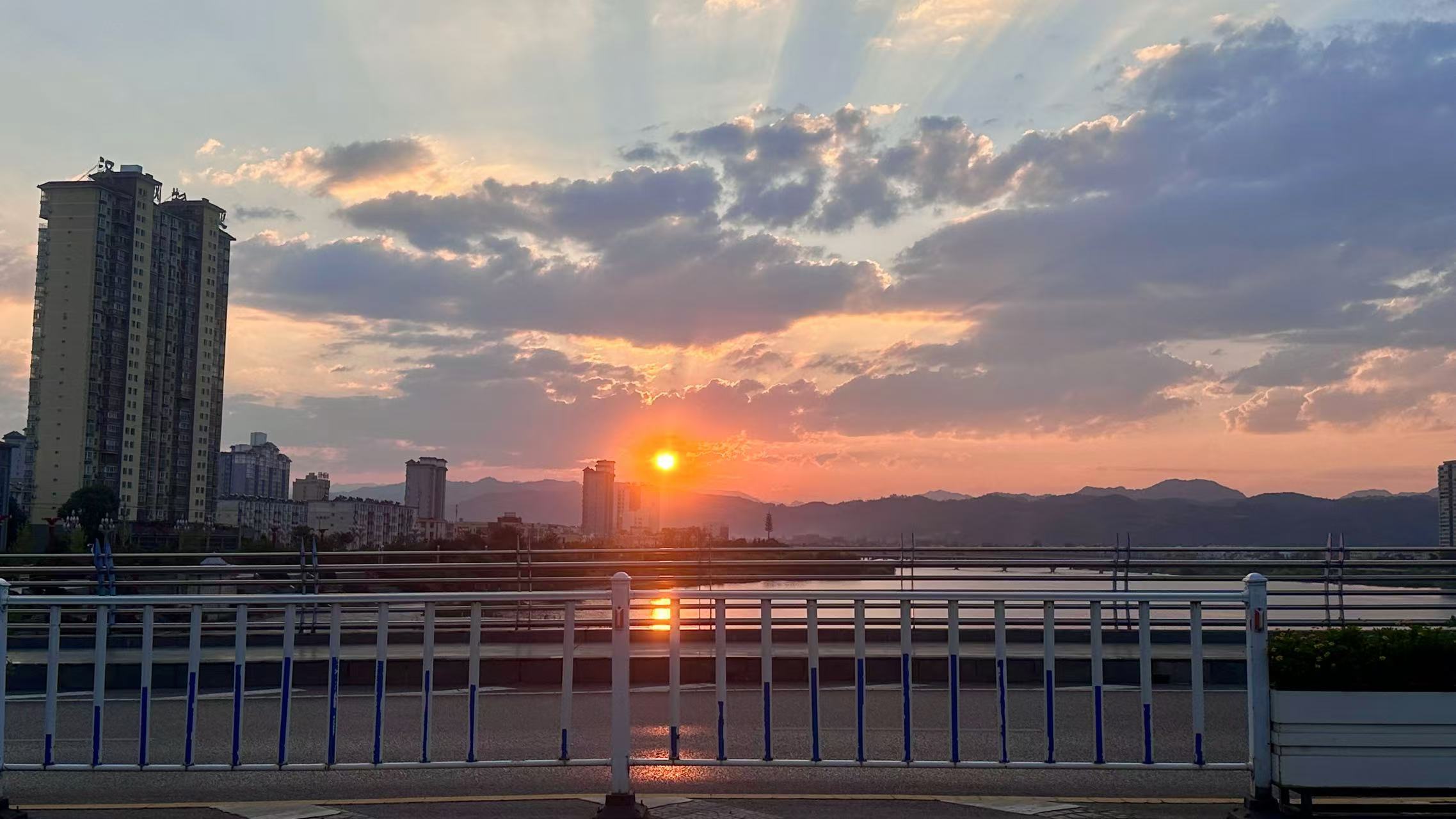 ĺɫ�µ�С��