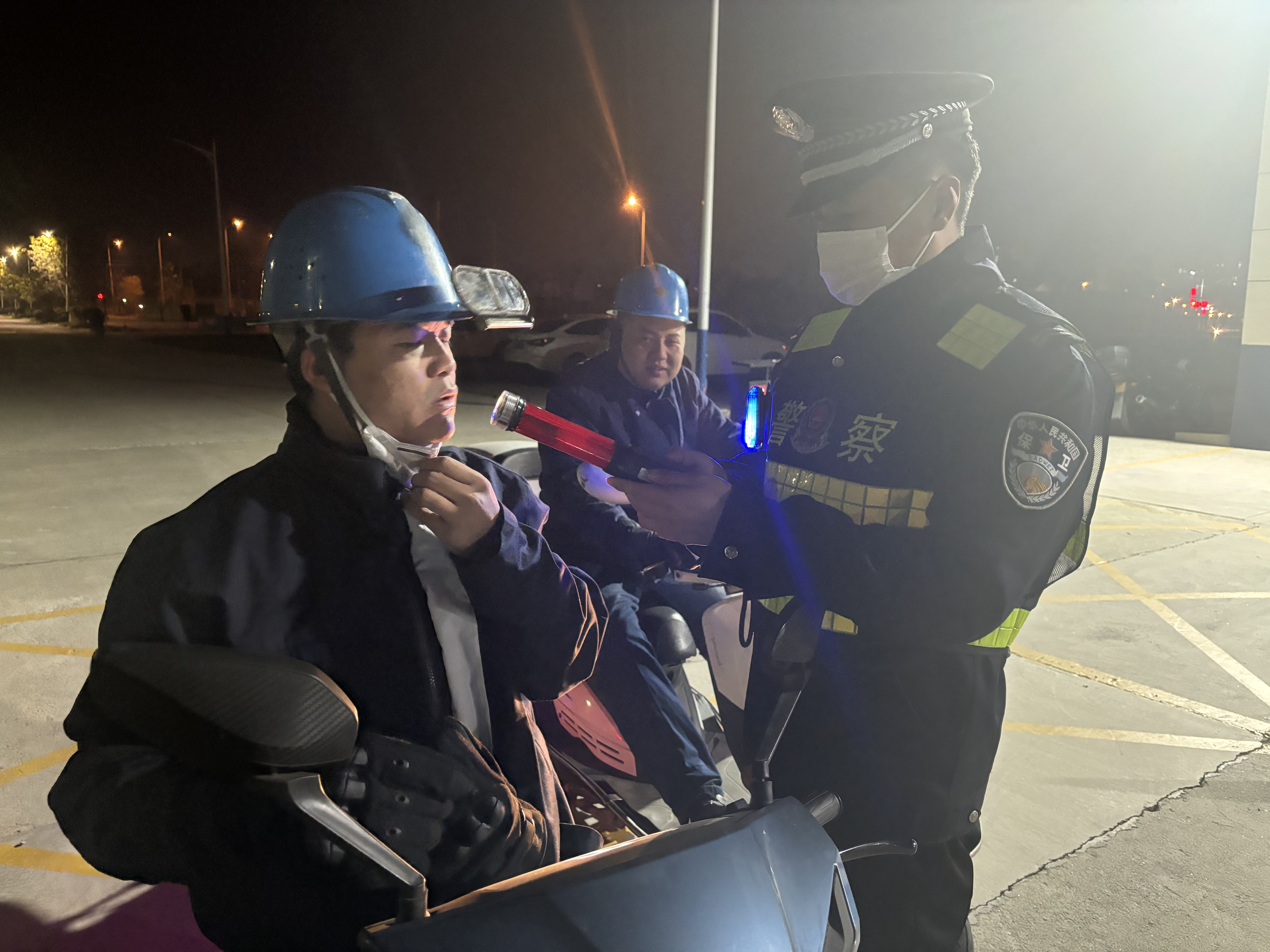 “三點(diǎn)并進(jìn)”全力打好年末交通安全收官之戰(zhàn) “三點(diǎn)并進(jìn)”全力打好年末交通安全收官之戰(zhàn)