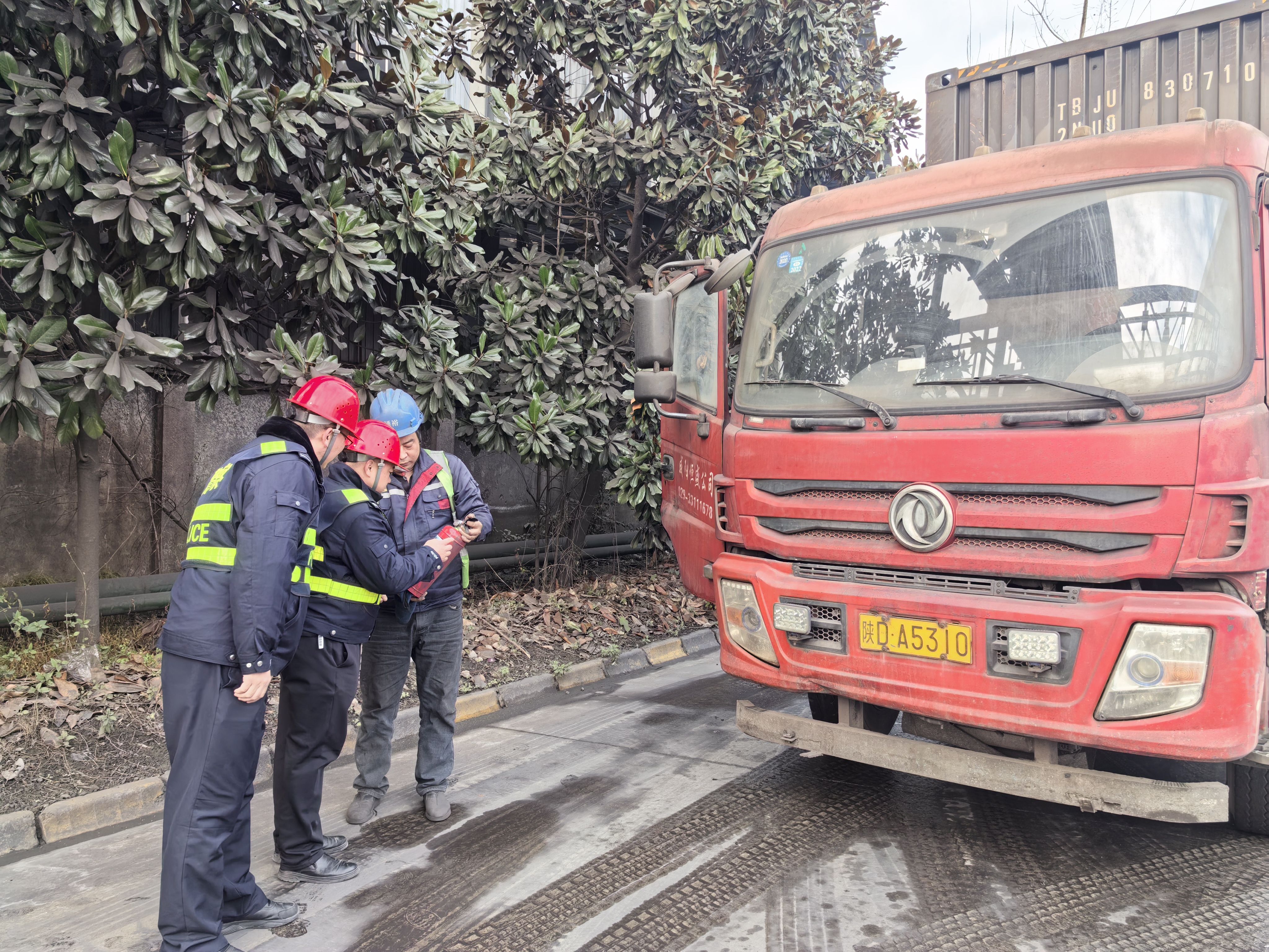 “三點(diǎn)并進(jìn)”全力打好年末交通安全收官之戰(zhàn) “三點(diǎn)并進(jìn)”全力打好年末交通安全收官之戰(zhàn)