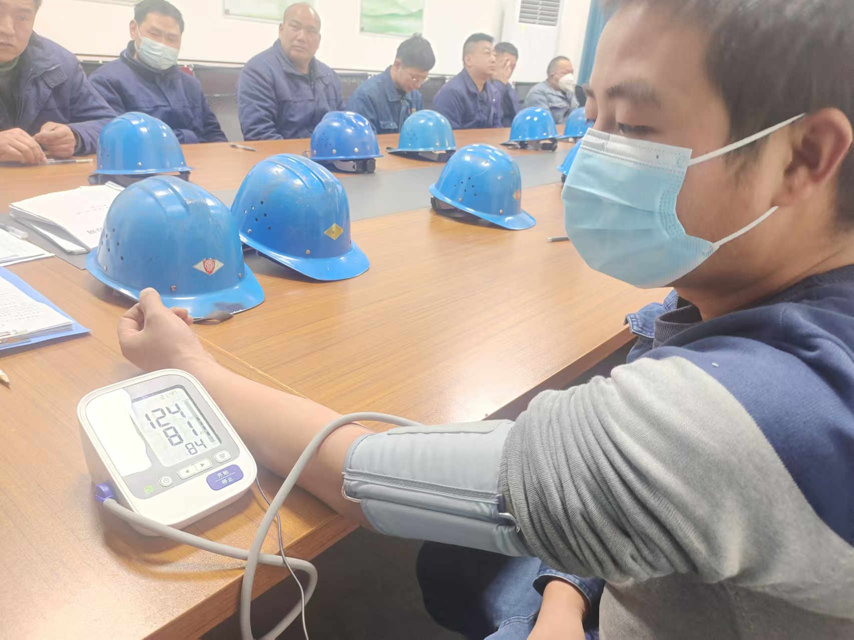 �á�������ɫ���B�������Ҹ���ɫ��