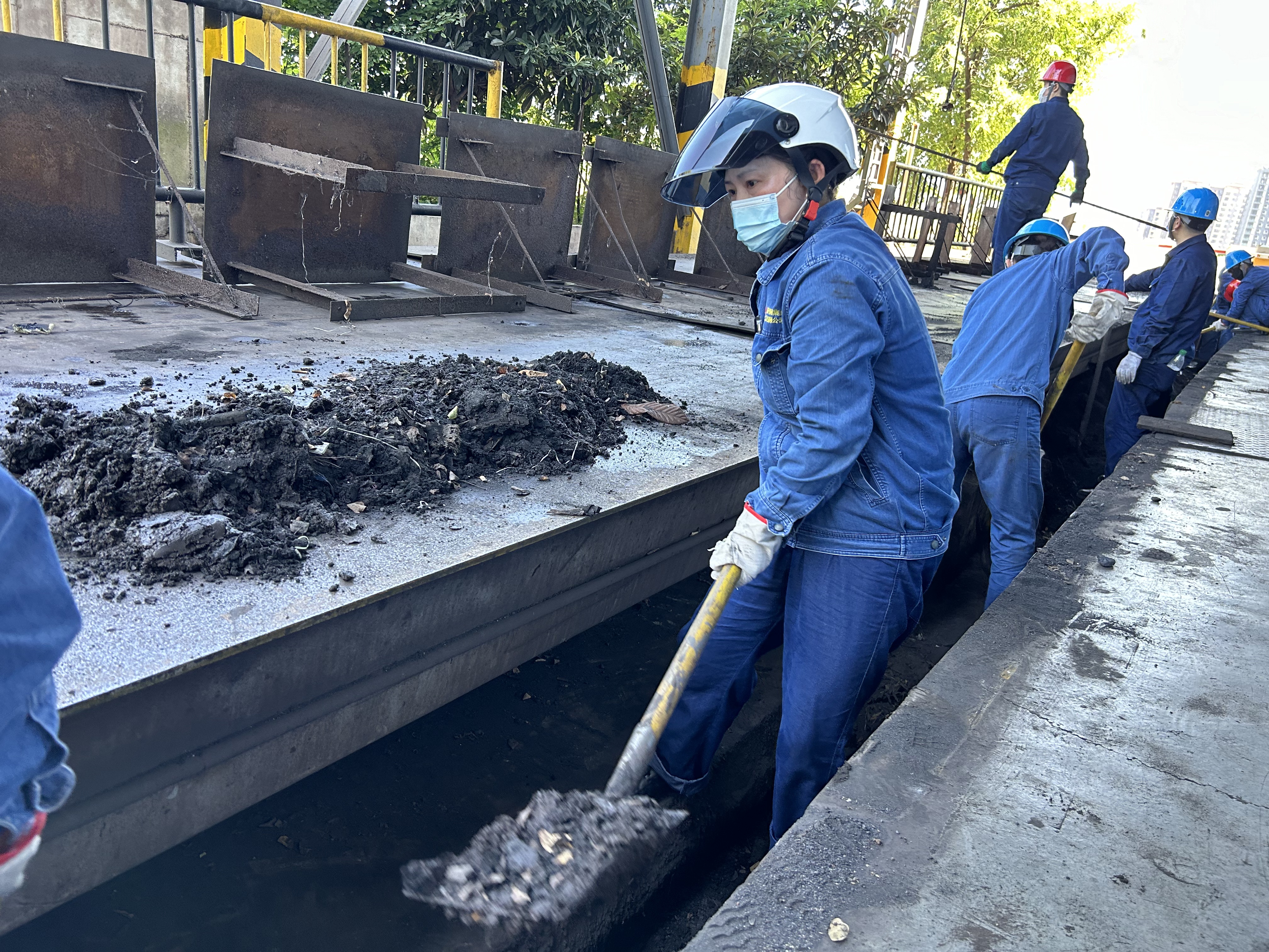 奮戰在計量戰線上的“娘子軍” 奮戰在計量戰線上的“娘子軍”
