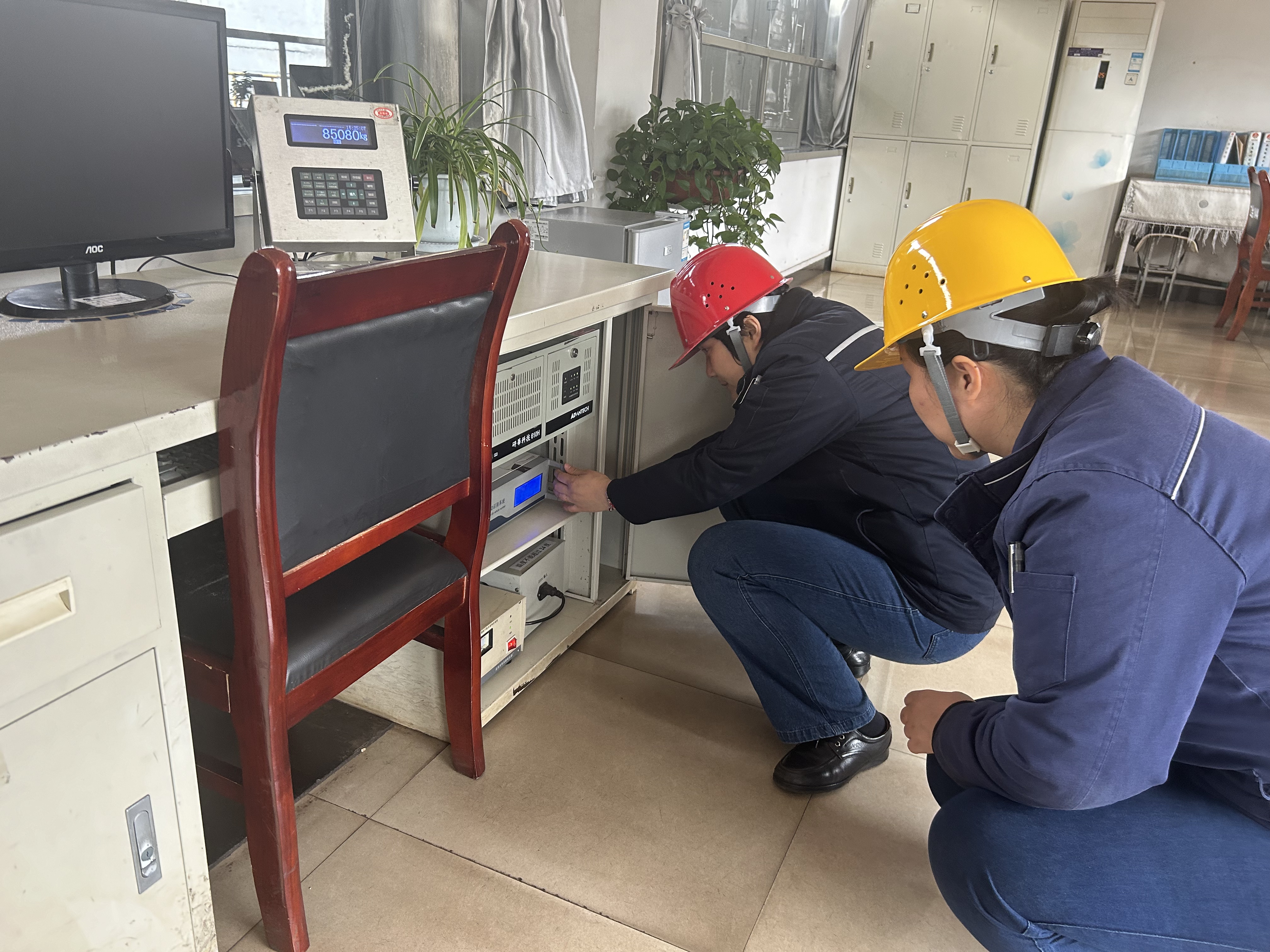 奮戰在計量戰線上的“娘子軍” 奮戰在計量戰線上的“娘子軍”