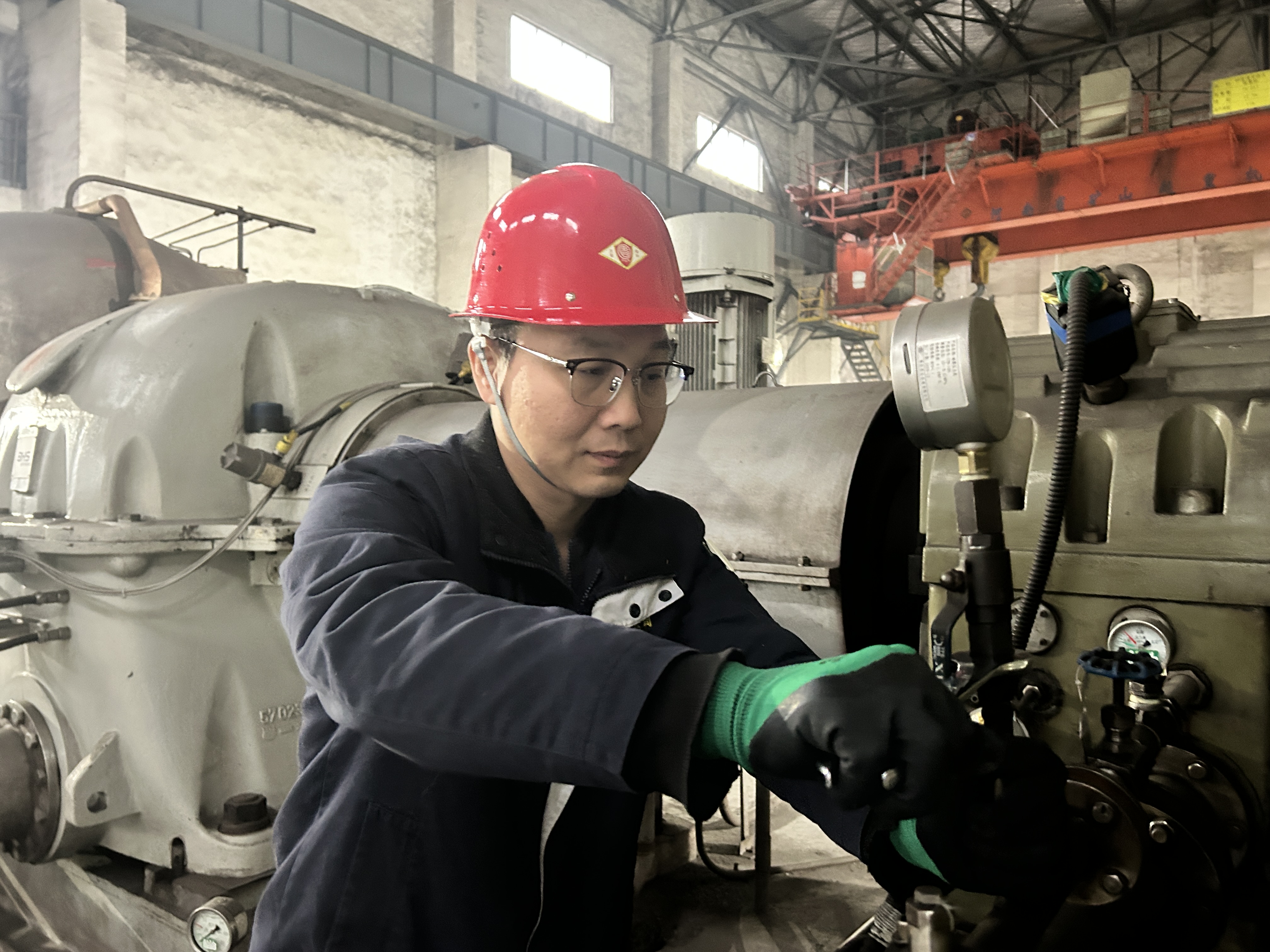 檢修現場的“鐵軍先鋒” 檢修現場的“鐵軍先鋒”