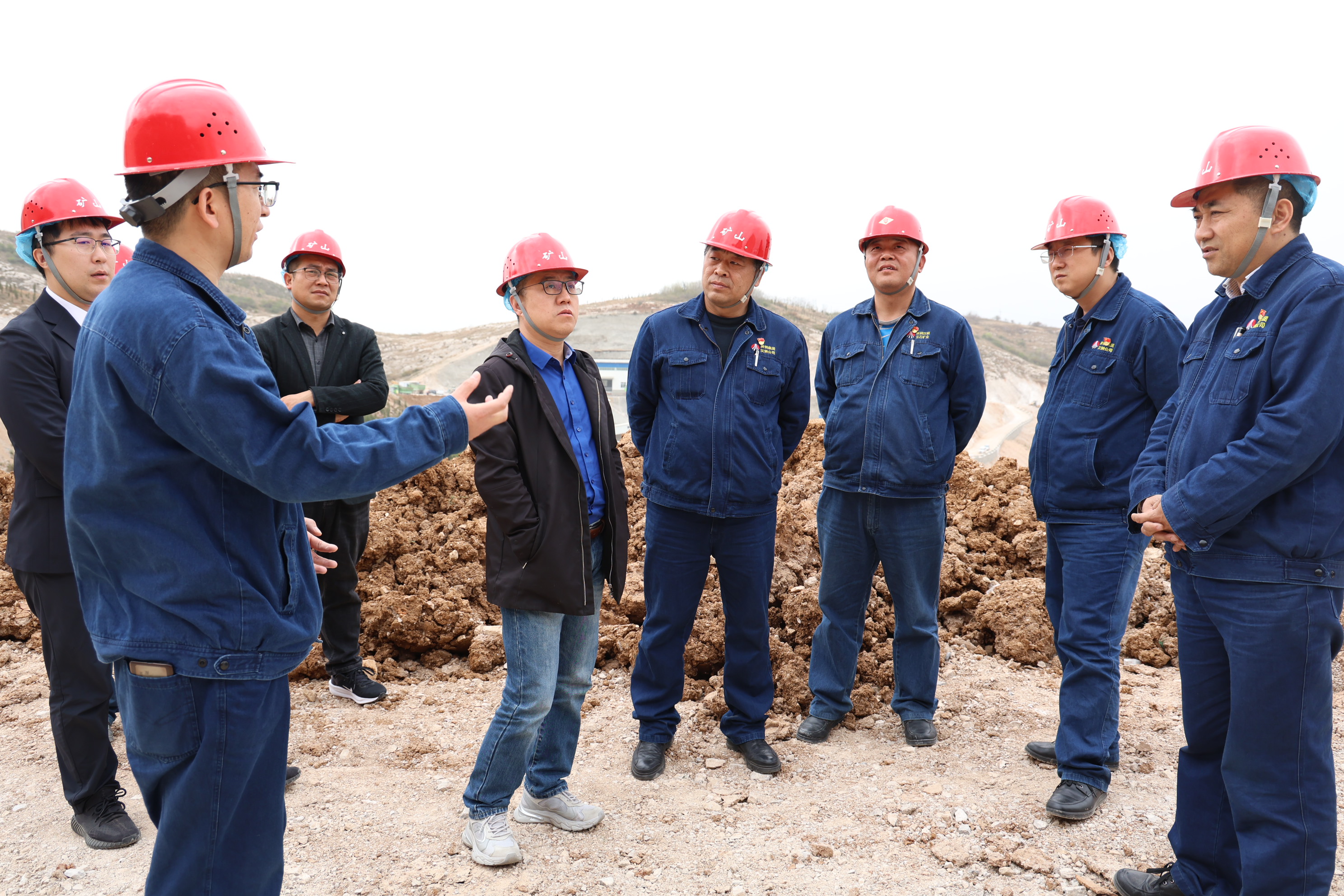 陜煤集團項目檢查組一行前來雙石礦業開展重點建設項目大檢查 陜煤集團項目檢查組一行前來雙石礦業開展重點建設項目大檢查