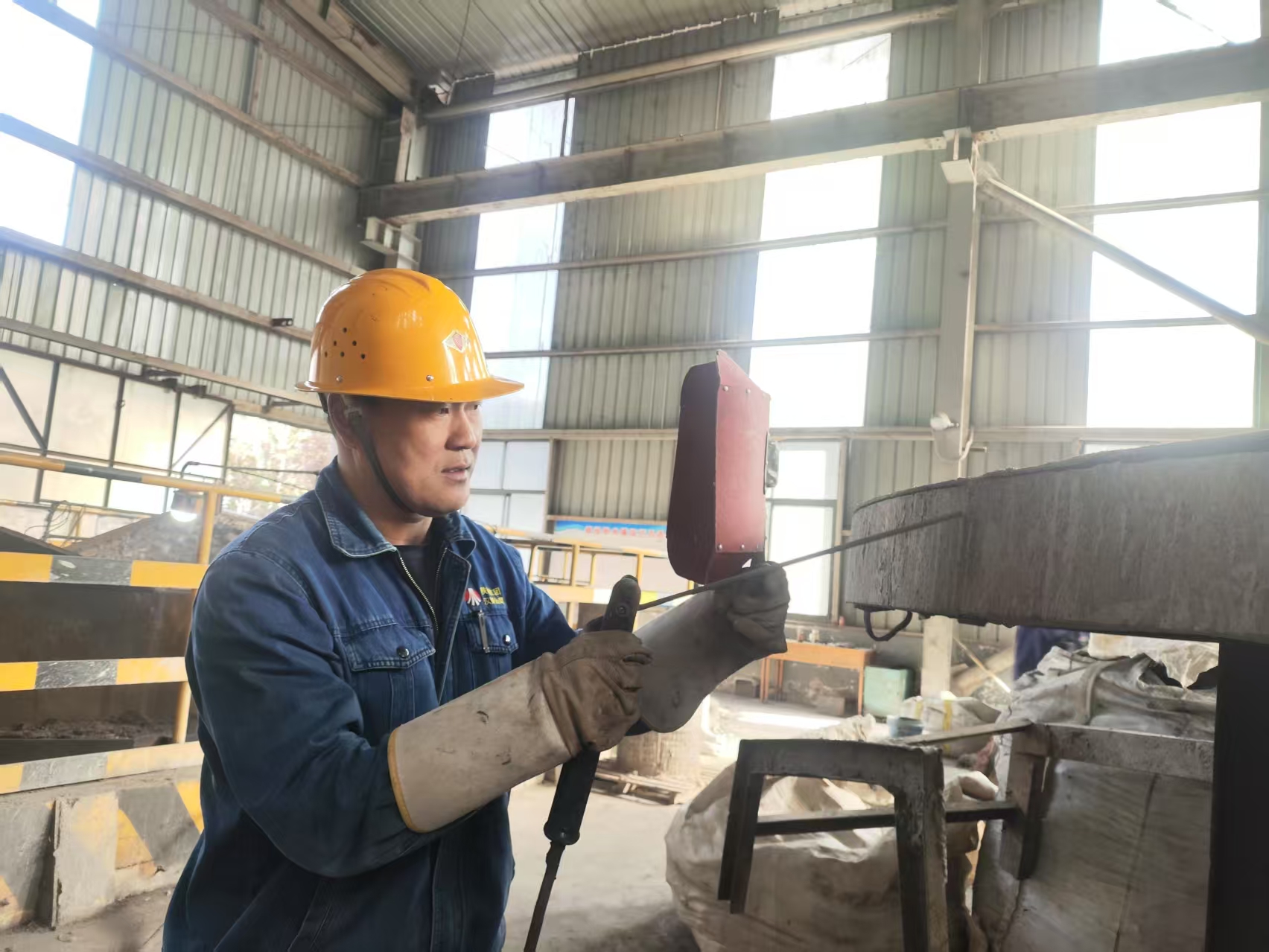 扎根基層解難題 “青”力而為顯擔當 扎根基層解難題 “青”力而為顯擔當