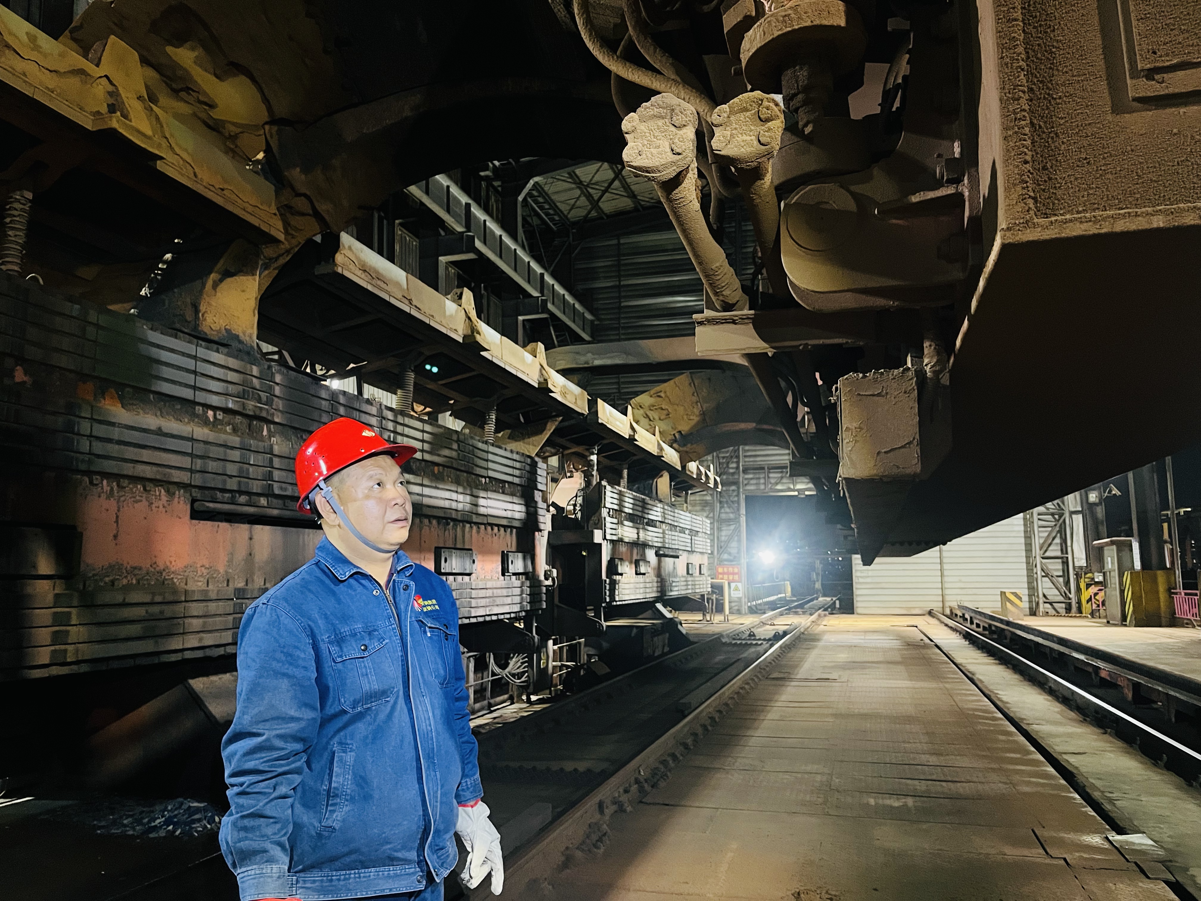 逐夢三十載,實干鑄就勞模章——記陜鋼集團2023-2024年度勞動模范段玉宏 逐夢三十載,實干鑄就勞模章——記陜鋼集團2023-2024年度勞動模范段玉宏