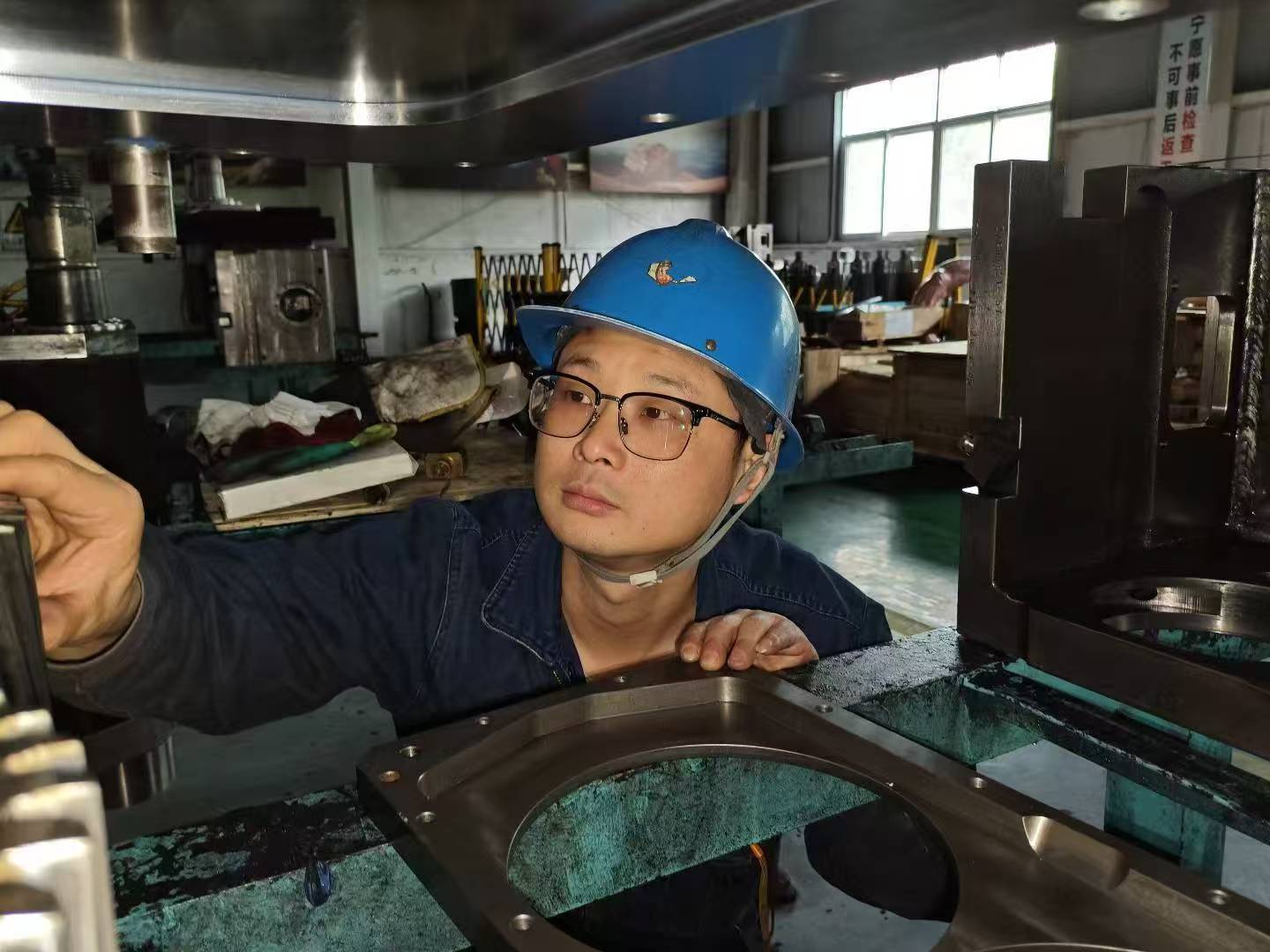 14年磨礪,毫厘之間顯匠心 -記陜鋼集團(tuán)2023-2024年度第三屆“陜鋼工匠”朱卯 14年磨礪,毫厘之間顯匠心 -記陜鋼集團(tuán)2023-2024年度第三屆“陜鋼工匠”朱卯