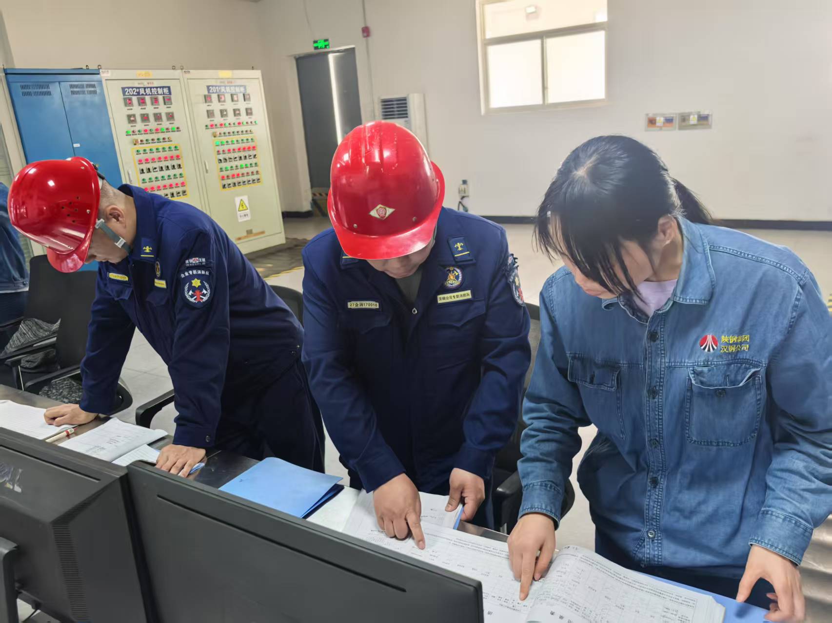 �L�ͷ��ա���ɫ������������ɫ������(n��i)�����������������M���ڷ����c�ΰ���������