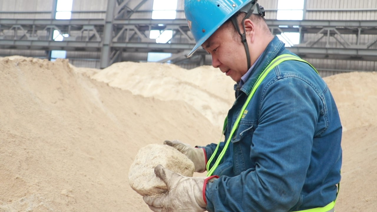 “熱”力擔當,鋼鐵人“汗”衛生產線 “熱”力擔當,鋼鐵人“汗”衛生產線