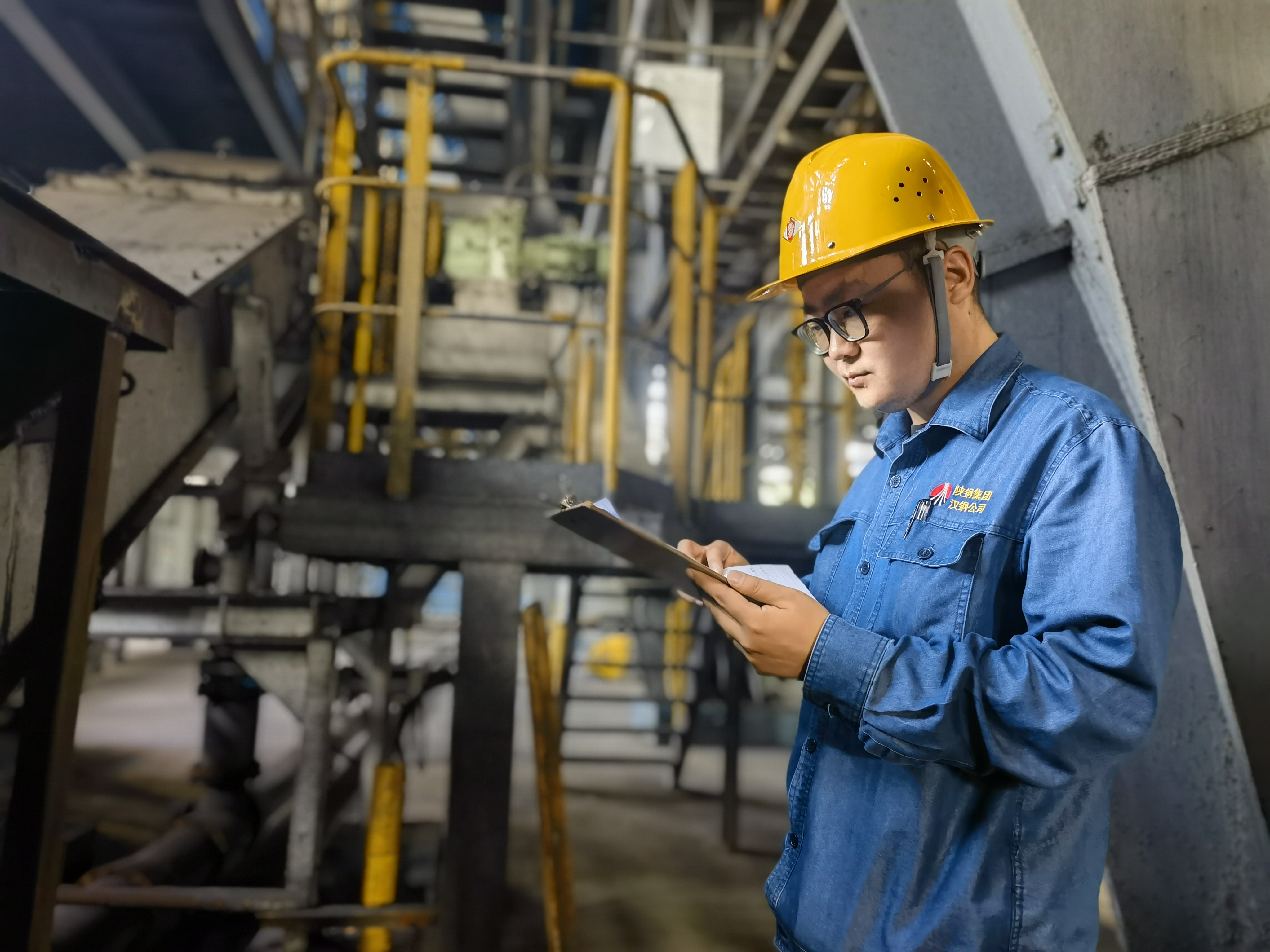 汗透工裝又何妨?這群漢鋼人護航生產不停歇 汗透工裝又何妨?這群漢鋼人護航生產不停歇