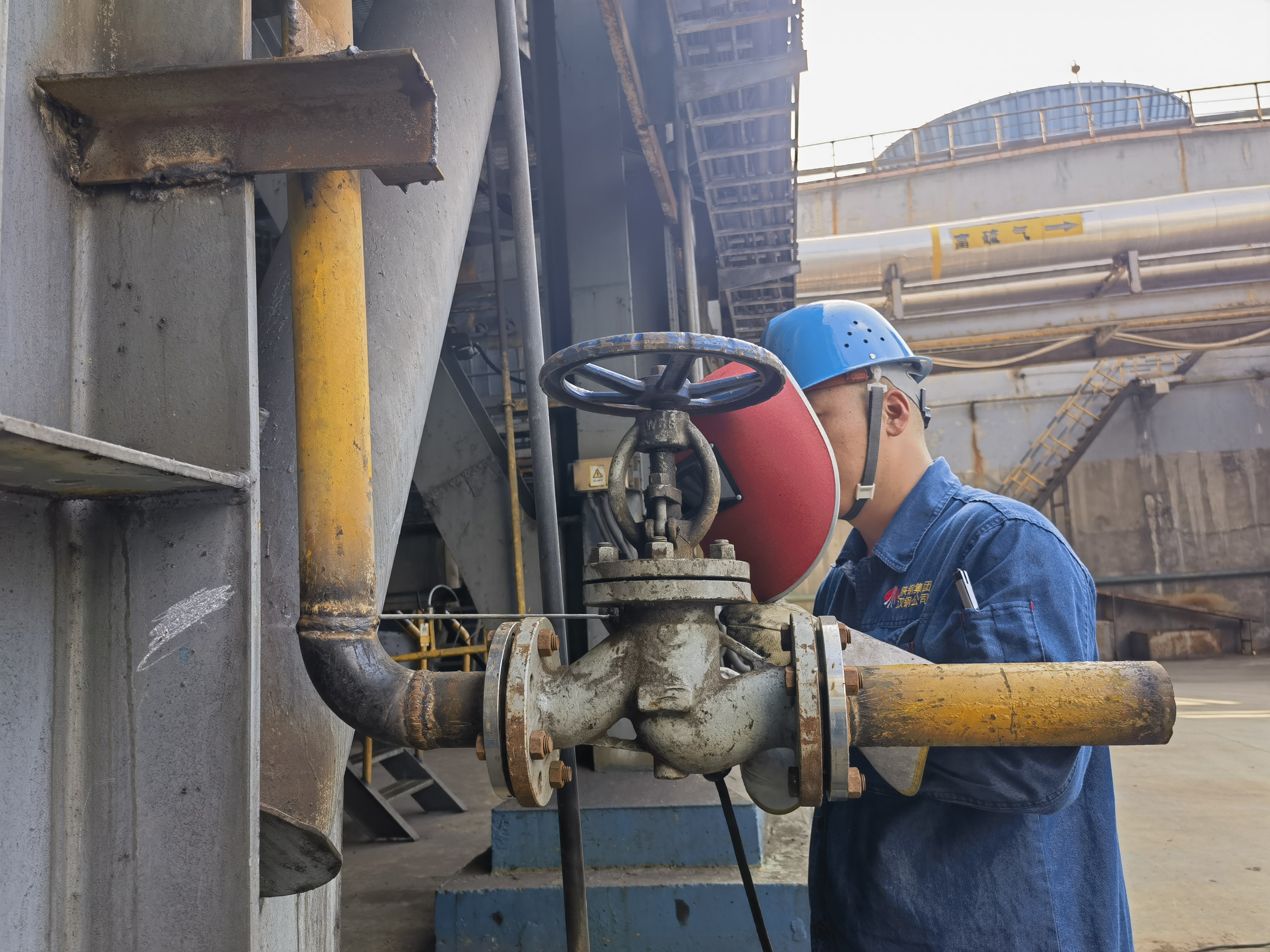 汗透工裝又何妨?這群漢鋼人護航生產不停歇 汗透工裝又何妨?這群漢鋼人護航生產不停歇