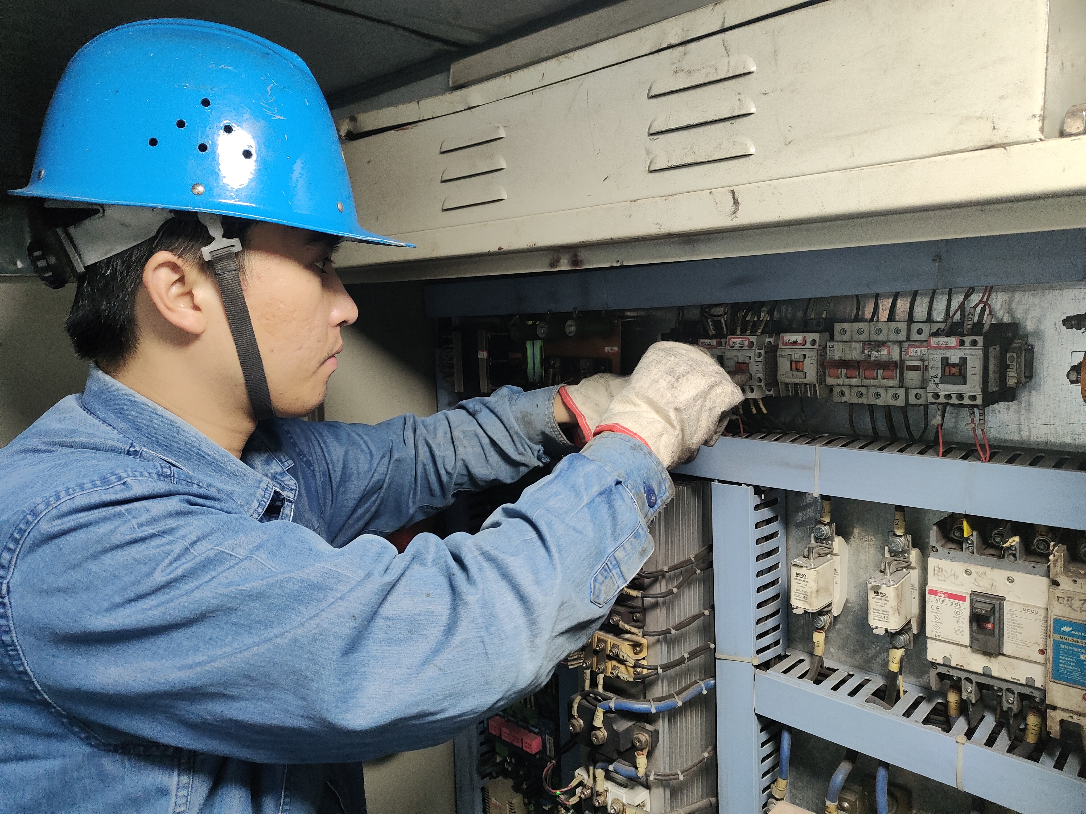 解鎖一個(gè)電工的成長(zhǎng)密碼 解鎖一個(gè)電工的成長(zhǎng)密碼