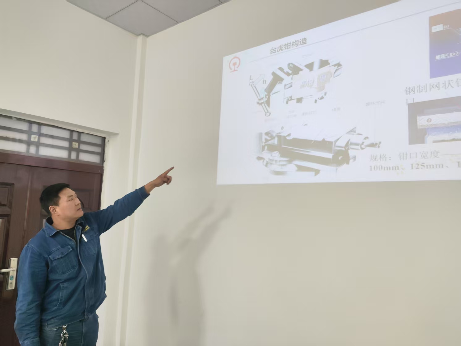 “嚴(yán)巧細(xì)”鑄匠心 維修攻堅助生產(chǎn) “嚴(yán)巧細(xì)”鑄匠心 維修攻堅助生產(chǎn)