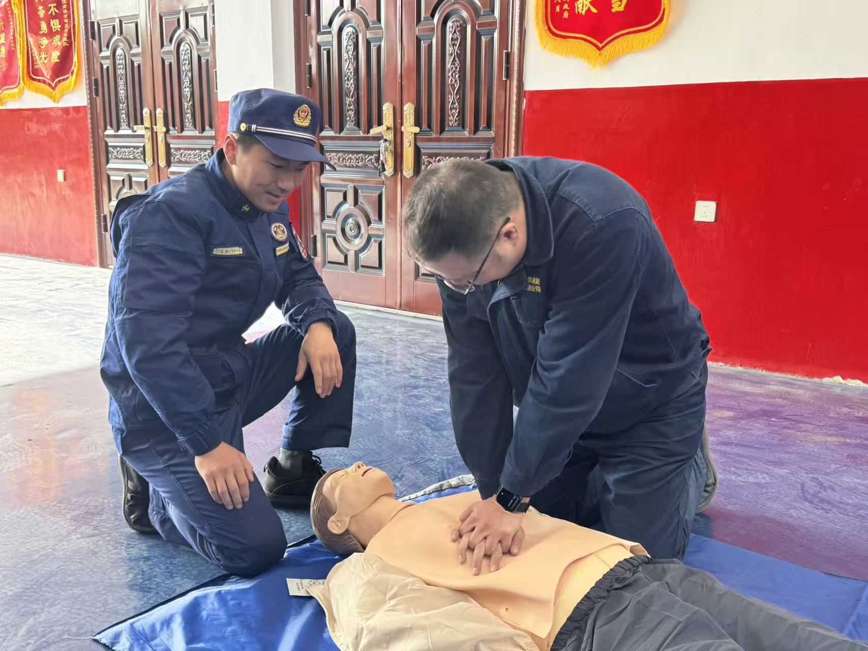 應急培訓“充電” 安全防線“加碼”--漢鋼公司消防宣傳月培訓紀實 應急培訓“充電” 安全防線“加碼”--漢鋼公司消防宣傳月培訓紀實