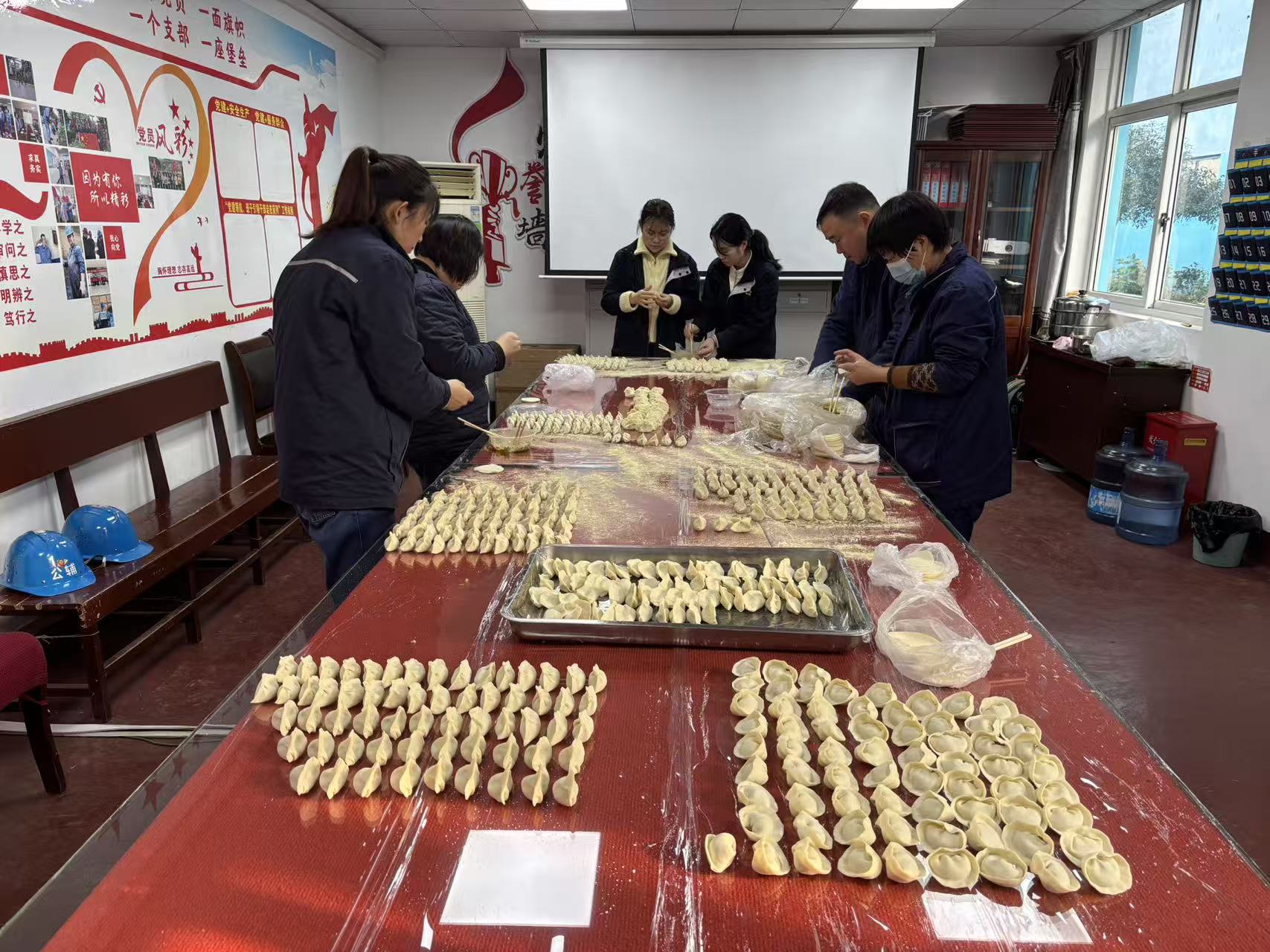 ������h�� ��ů����