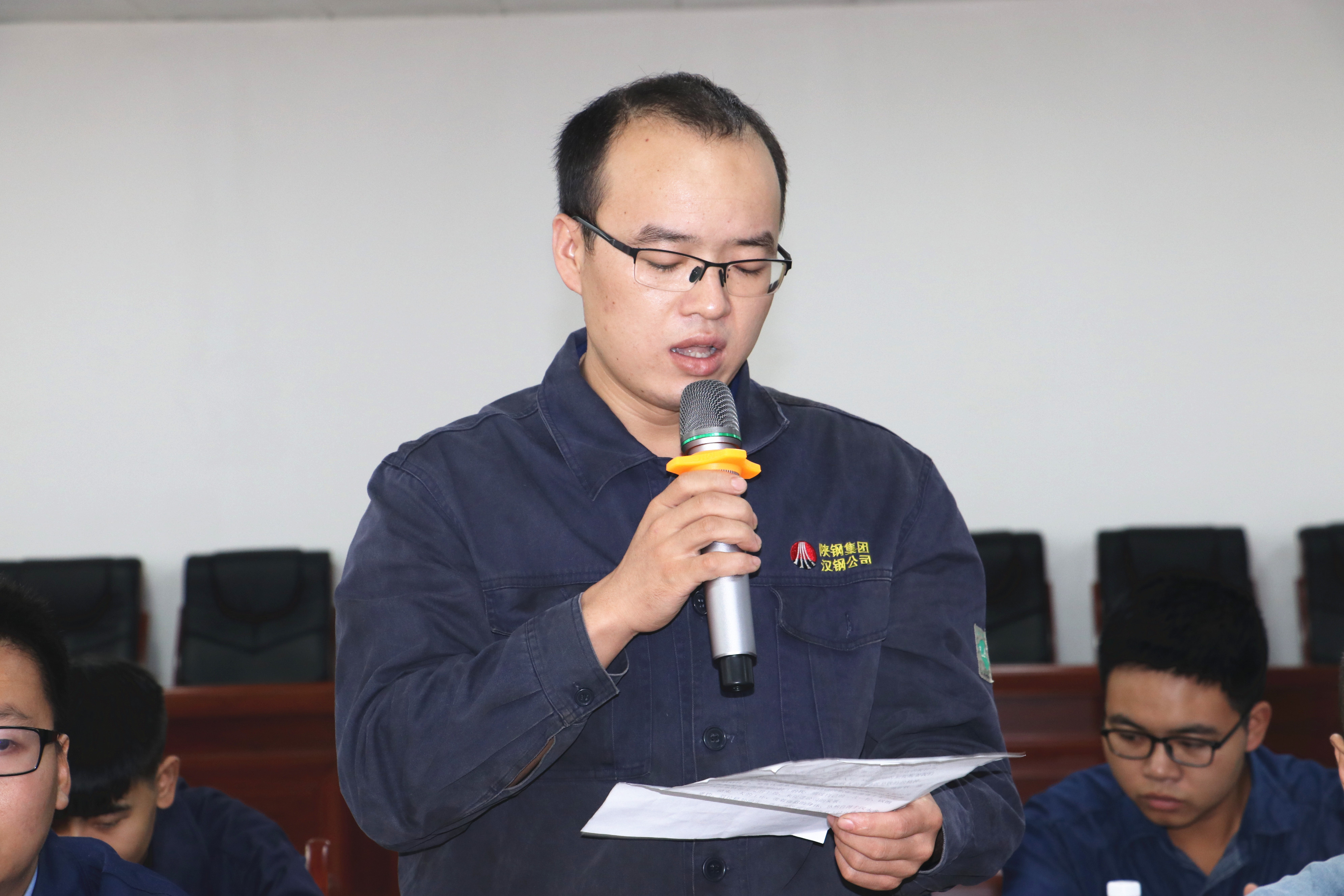 【公司新聞】公司召開(kāi)“喜迎雙節(jié) 共建鋼城”新招錄大學(xué)生座談會(huì) 【公司新聞】公司召開(kāi)“喜迎雙節(jié) 共建鋼城”新招錄大學(xué)生座談會(huì)