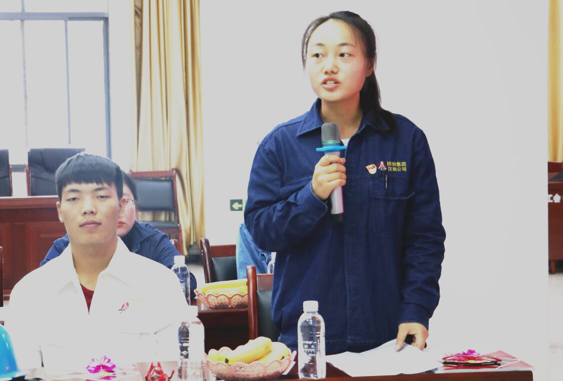 【公司新聞】公司召開(kāi)“喜迎雙節(jié) 共建鋼城”新招錄大學(xué)生座談會(huì) 【公司新聞】公司召開(kāi)“喜迎雙節(jié) 共建鋼城”新招錄大學(xué)生座談會(huì)