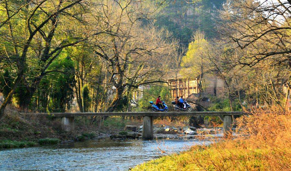 ��䓳���Է�����l(xi��ng)��С��