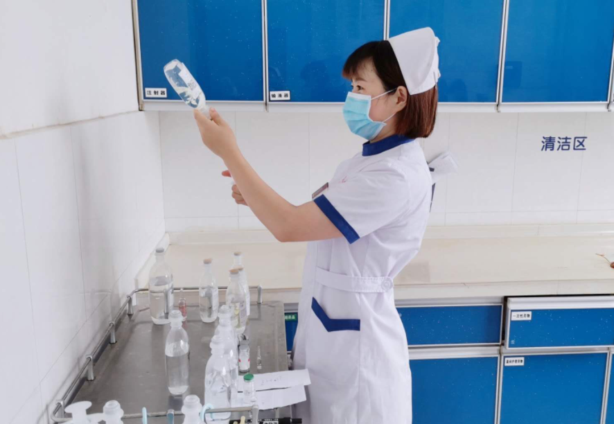 【鋼城文苑】鋼鐵男兒背后的白衣天使