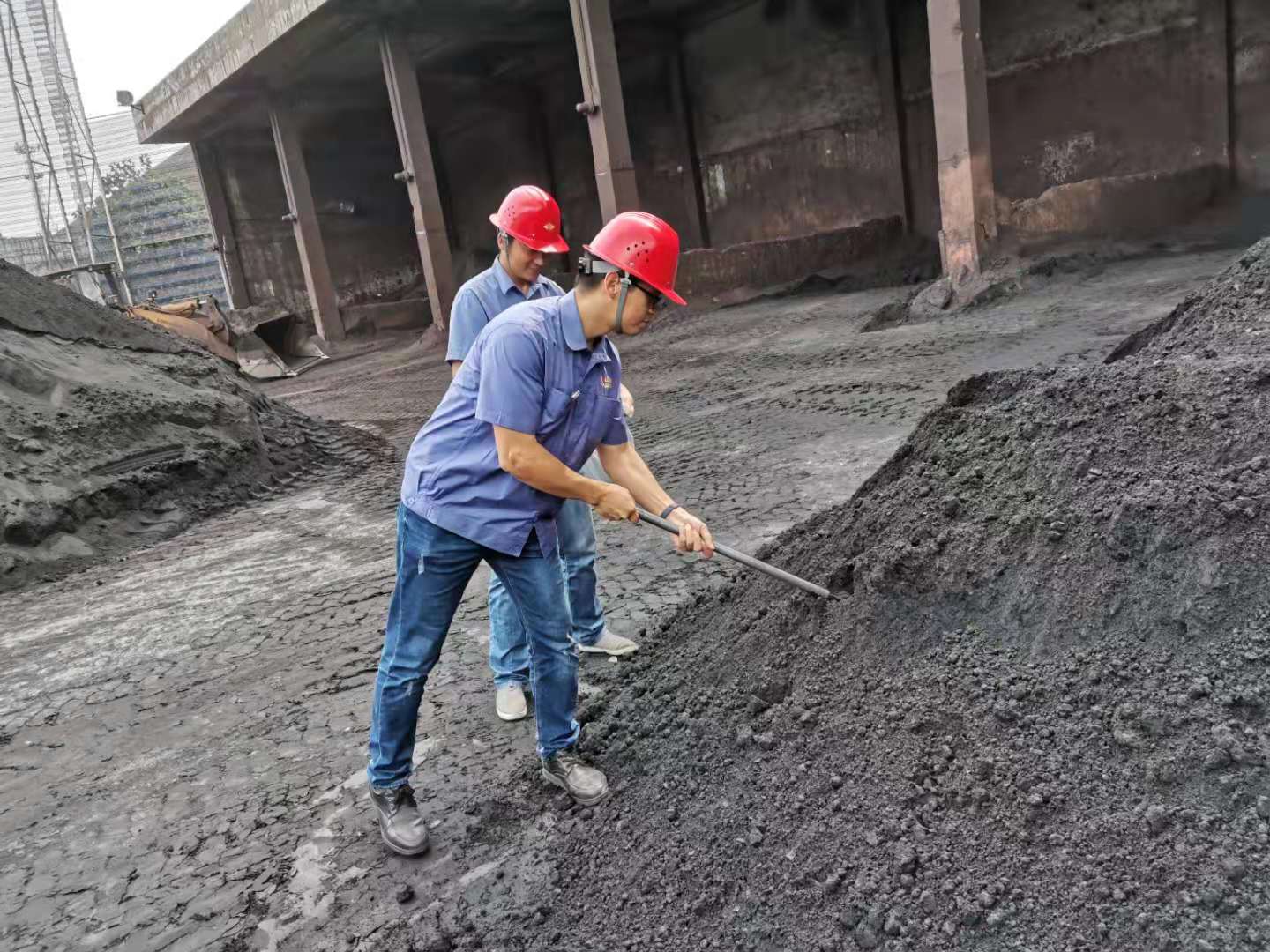 �����M�L�ɡ�ĬĬ��I���Կ࣬�ۍ����I�Г��� �����䓼��F���㹲�a�h�T  �R�h